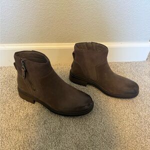 UGG Light Brown Short Zippered Boots